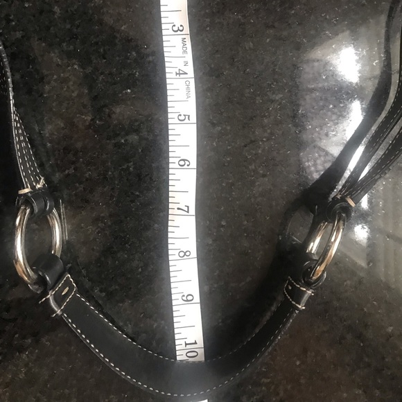 COACH 👆👜 Hamptons Leather with lots of Silver hardware EUC - Picture 8 of 8